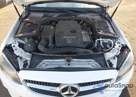 2015 Mercedes-Benz C 300 из США, поврежденный, VIN 55SWF4JB0FU081557